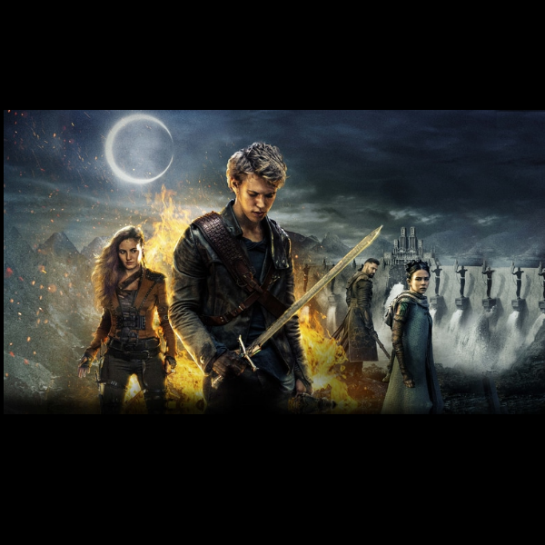 Affiche de la série Les Chroniques de Shannara. Un jeune homme au centre tient une épée en position défensive, vêtu de cuir sombre et entouré de flammes. À sa gauche, une jeune femme rousse en tenue de guerrière, et à sa droite, deux autres personnages vêtus de capes, se tiennent devant une cascade monumentale et un château au loin. Le ciel est sombre et dramatique, dominé par une éclipse lunaire, renforçant l’atmosphère épique et fantastique du monde qu’ils affrontent.