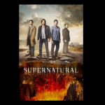 Affiche de la série Supernatural. Quatre personnages masculins se tiennent debout sur un sol fissuré, sous un ciel nuageux et apocalyptique. Au centre, les frères Winchester, Sam et Dean, habillés en tenue sombre et déterminés. À gauche, un homme en trench-coat beige, Castiel, et à droite, un autre homme en costume noir, possiblement un antagoniste ou un allié mystérieux. En arrière-plan, une voiture classique, la Chevrolet Impala des frères Winchester, est partiellement visible. Sous leurs pieds, une faille s’ouvre vers un gouffre enflammé, symbolisant l'Enfer. Le titre Supernatural est inscrit en lettres blanches au-dessus des flammes, accentuant l’ambiance mystique et surnaturelle.